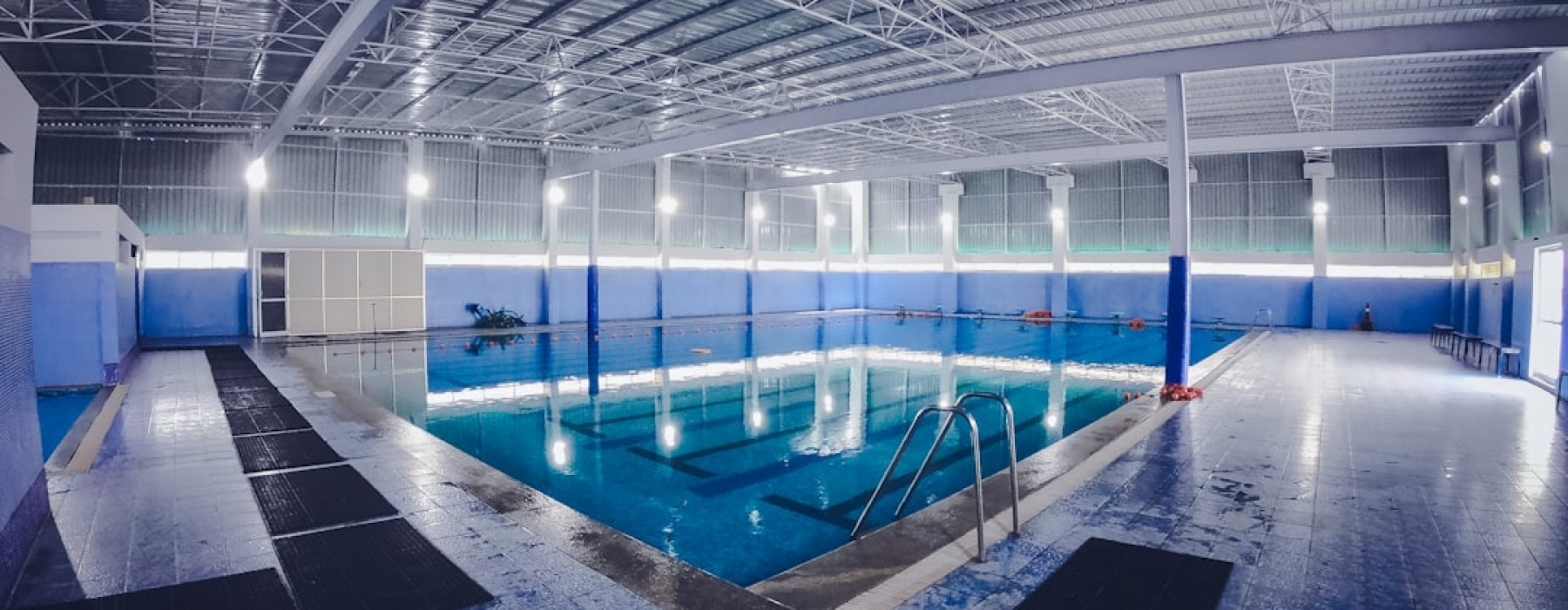 Indoor swimming pool in Chicago - Chicago indoor swimming pool