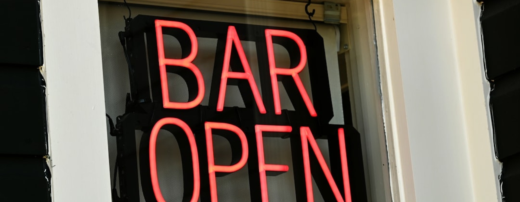 bars near me open now