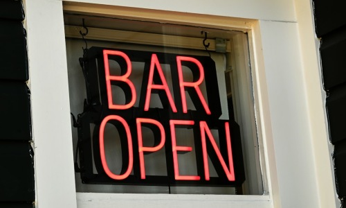 bars near me open now