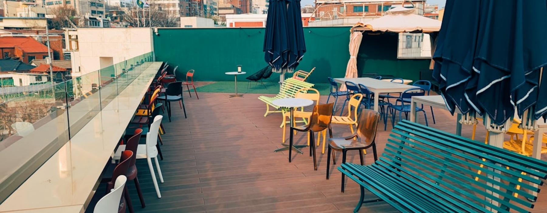 Retractable roof enclosing the rooftop terrace 27 stories high