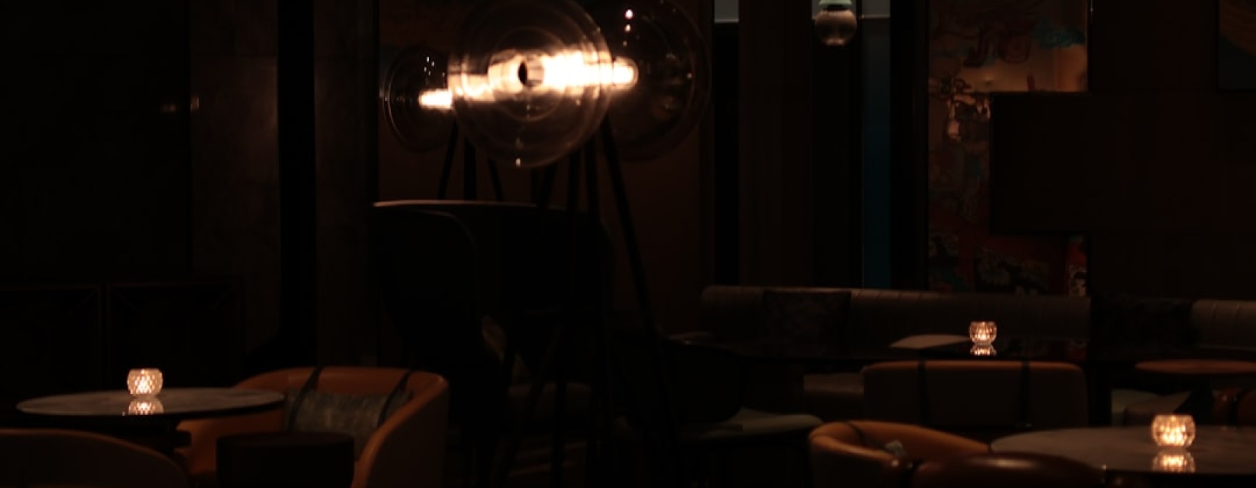 Intimate date night cocktail lounge in Chicago